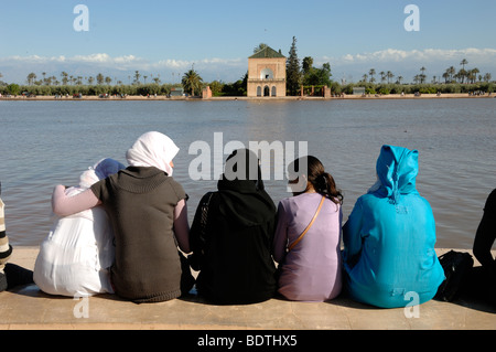 Les femmes marocaines au Pavillon Royal Menara Marrakech Maroc & Gardens Banque D'Images