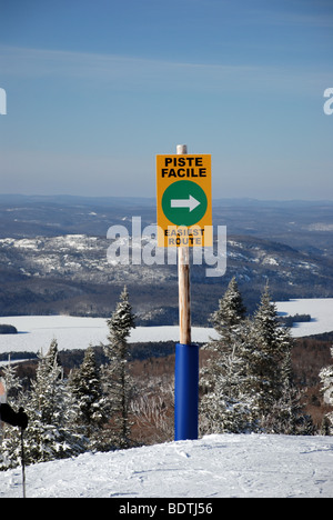 Itinéraire le plus facile de signer sur la pente de ski au Québec, Canada Banque D'Images