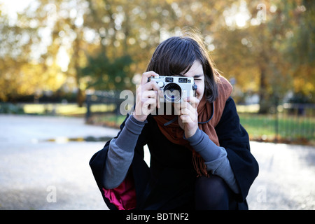 Une femme prise d'une photo Londres Banque D'Images