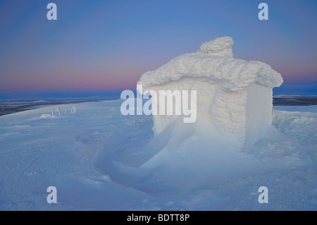 Snowbound abris sur le mont dundret en Laponie suédoise Banque D'Images