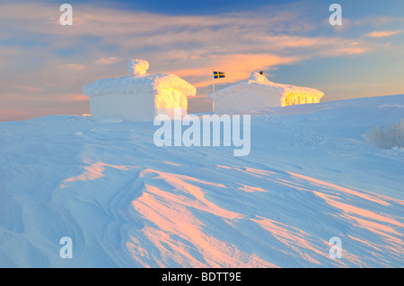 Snowbound abris sur le mont dundret en Laponie suédoise Banque D'Images