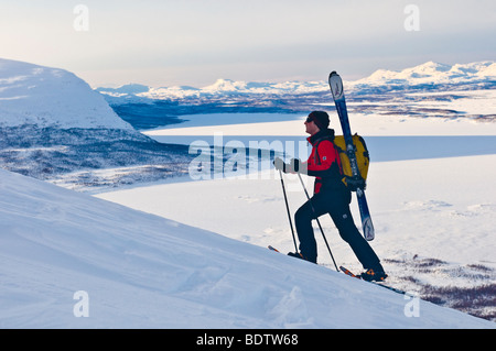 Ski de randonnée au massif de l'Akka, Laponie, Suède, Stora sjoefallet nationalpark Banque D'Images