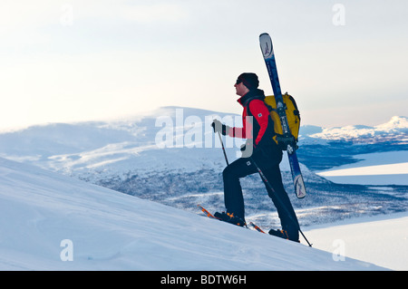 Ski de randonnée au massif de l'Akka, Laponie, Suède, Stora sjoefallet nationalpark Banque D'Images