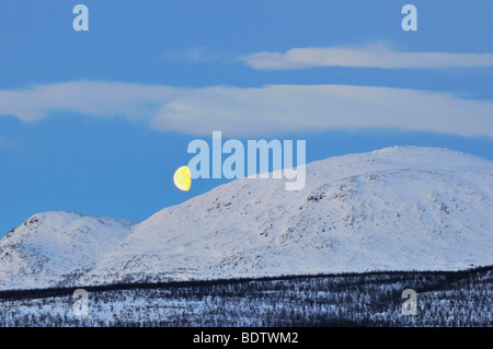 Monduntergang bei kiruna, Laponie, Norrbotten, schweden lunaires à Kiruna, Lapland, Sweden Banque D'Images