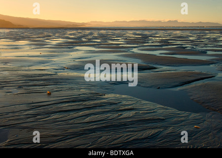 Pakawau Beach, sky reflète dans la collecte de l'eau entre les ondulations de sable, Pakawau, Golden Bay, district de Tasmanie, Nouvelle-Zélande Banque D'Images