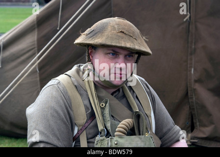 Un homme en uniforme militaire de la Première Guerre mondiale, prises au fort George, près d'Inverness, Écosse Banque D'Images