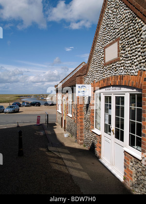 Le club house du Club de voile de Blakeney North Norfolk Banque D'Images