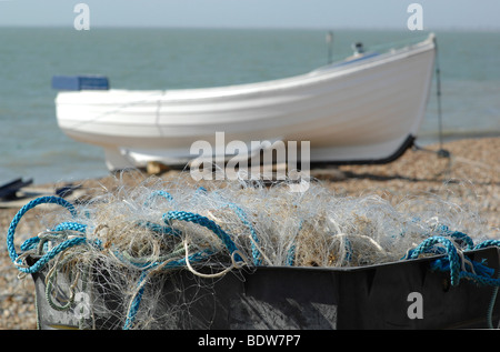 Fort de filets de pêche sur la plage Banque D'Images