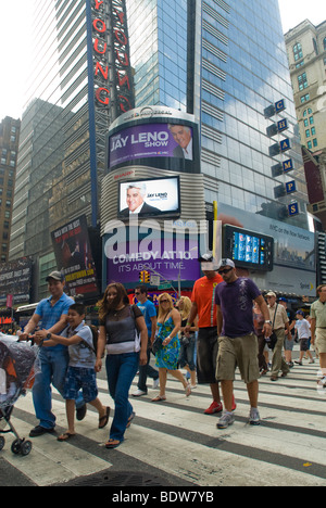 La publicité pour le programme de télévision NBC, le Jay Leno Show sur un panneau d'affichage à Times Square à New York Banque D'Images