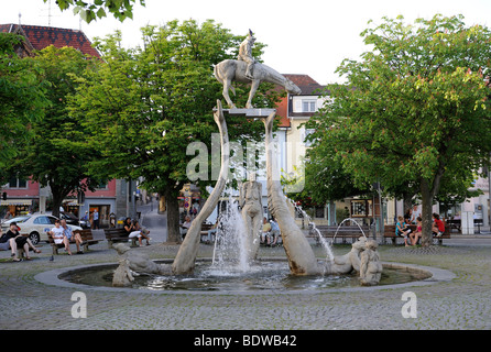 Bodenseereiter fontaine par Peter Lenk, Überlingen, Bade-Wurtemberg, Allemagne, Europe Banque D'Images