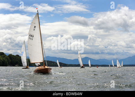 Voiliers sur le lac de Starnberg, Bavaria, Germany, Europe Banque D'Images