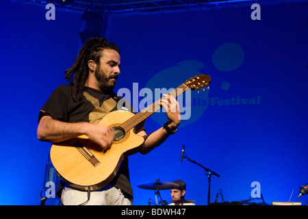 Le Spanish-Latin musicien Ivan Sevillano Perez aka Huecco live at the Blue Balls Festival dans le hall de l'Luzernersaal KKL Banque D'Images