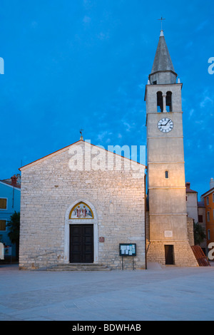 Église de SS. Côme et Damien, Crkva Sv Kuzme i Damjana, Titova Riva, Crépuscule, Fazana, Istrie, Croatie, Europe Banque D'Images