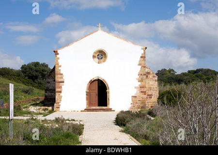 Entrée de l'église de Nossa Senhora de Guadalupe, église de marin du 13ème siècle, Algarve, Portugal, Europe Banque D'Images