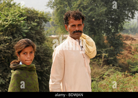 Les Indiens, le père avec sa fille, près de Kota, Rajasthan, Inde du nord, l'Asie Banque D'Images