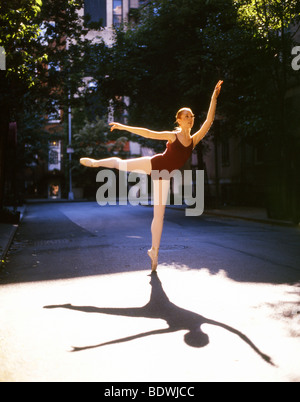 Ballerina Dances at New York City street Banque D'Images