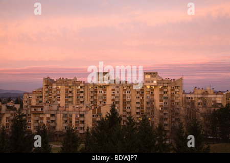 Coucher de soleil sur le quartier résidentiel de Ljubljana prises d'un sixième étage appartement , Slovénie Banque D'Images