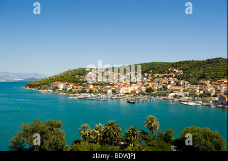 Vue sur le Campanile de Trogir, clocher de la cathédrale Saint-laurent, en direction de Split, Trogir, Croatie, Dalmatie du Nord, Europe Banque D'Images