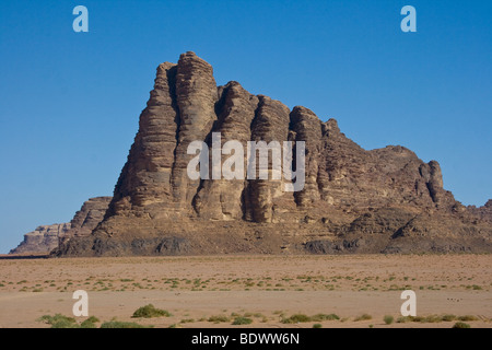 Les sept piliers de la sagesse Rock Formation à Wadi Rum Jordanie Banque D'Images