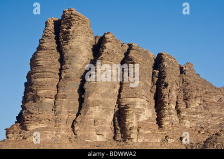 Les sept piliers de la sagesse Rock Formation à Wadi Rum Jordanie Banque D'Images