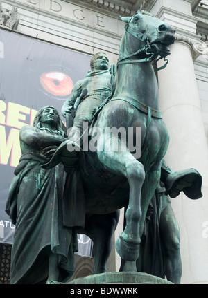 Une statue de Theodore Roosevelt D'extérieur de l'American Museum of Natural History, New York USA Banque D'Images