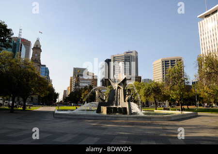 Une fontaine à la Place Victoria à Adelaide, Australie. Banque D'Images