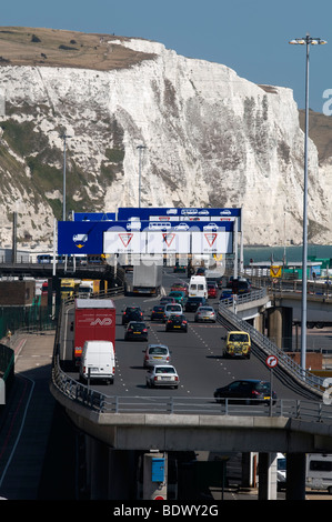 Le trafic du port de Douvres en sortant du port Banque D'Images