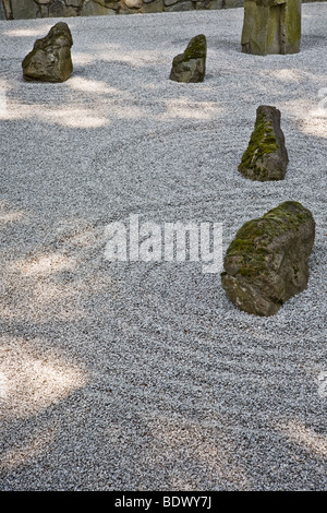 Jardin zen dans le jardin japonais de Portland, Oregon Banque D'Images