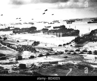 6 juin 1944 - US landing ship tanks (SIESAL) , demi-rails et chariots à Utah Beach peu après D-Day 1944 Banque D'Images
