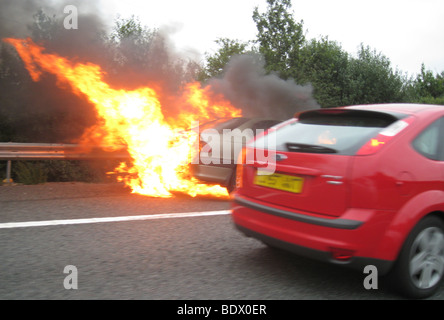 Location de voiture : un temps de feu sur la M40 en Angleterre Banque D'Images