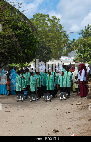 Les célébrations de la Journée des parents dans le village de Mwanakwerekwe, Zanzibar, Tanzania, Africa Banque D'Images