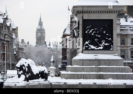 Londres : Trafalgar Square et BIG BEN DANS LA NEIGE Banque D'Images