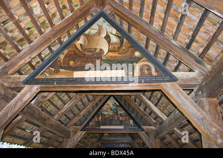 400 ans, les peintures de Spreuer Pont sur la Reuss, plus vieux pont de Lucerne, Suisse, construit en 1407. Banque D'Images