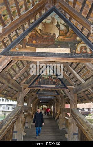 400 ans, les peintures de Spreuer Pont sur la Reuss, plus vieux pont de Lucerne, Suisse, construit en 1407. Banque D'Images