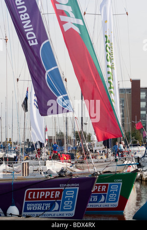 Yachts dans le port de plaisance de Hull se préparer pour le début de la Clipper Round the World Race 09-10 Banque D'Images