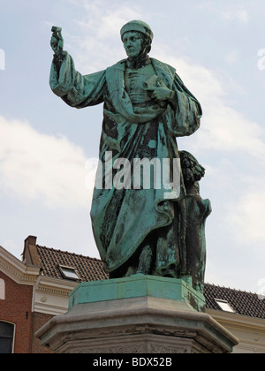 Statue de Laurens Janszoon Coster, qui est localement a prétendu avoir inventé l'impression avant Gutenberg, Grote Markt, Haarlem, Hol Banque D'Images