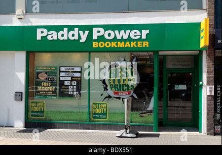 L'entrée de la puissance de Paddy bookmakers de le centre de Stratford, East London, UK. Banque D'Images