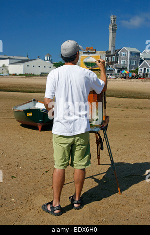 La peinture de l'artiste masculin une photo d'un bateau à Provincetown, Cape Cod, Massachusetts, États-Unis. Banque D'Images