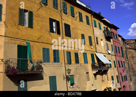 Vieille maison traditionnelle face à l'Europe méditerranéenne (italien de l'architecture médiévale), Sienne, Italie, Europe Banque D'Images