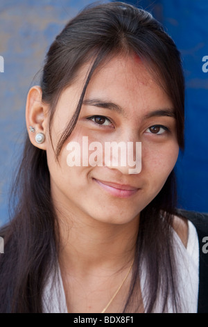 Katmandou, Népal. Jeune femme népalaise de l'Newari groupe ethnique. Banque D'Images