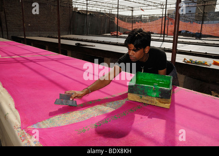 Bloquer l'impression sur tissu dans Bikaner Rajasthan Inde Banque D'Images
