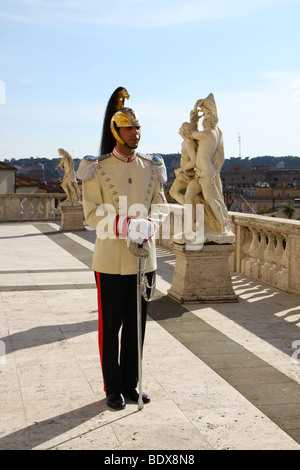 L'Italien garde d'honneur au Quirinal, le palais présidentiel italien, Rome. Banque D'Images