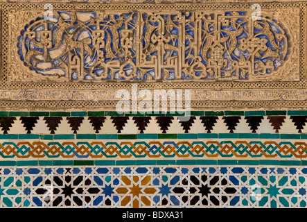 L'Alcazar, palais royal d'Arabie, carrelage, mosaïque, écriture arabe, Barrio Santa Cruz, Séville, Andalousie, Espagne, Europe Banque D'Images