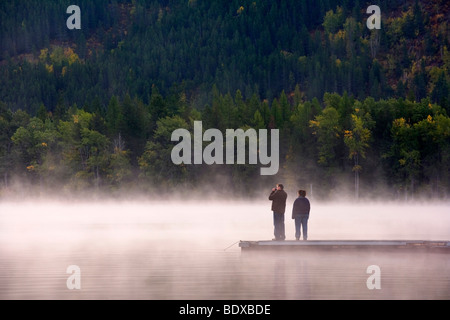 Matin sur le lac, le parc national des Glaciers Banque D'Images