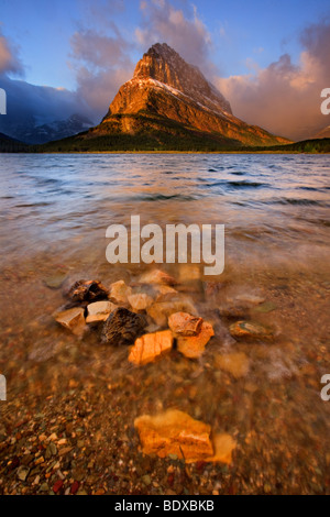 Swiftcurrent lake, le parc national des Glaciers Banque D'Images