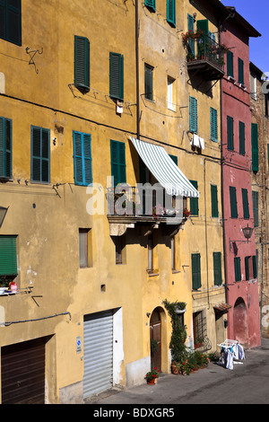 Vieille maison traditionnelle face à l'Europe méditerranéenne (italien de l'architecture médiévale), Sienne, Italie, Europe Banque D'Images
