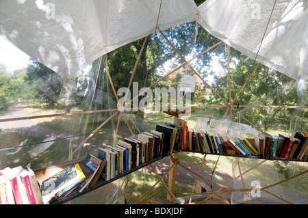 Galerie de lecture, une partie de Tree House Gallery, installation temporaire de Regents Park Banque D'Images