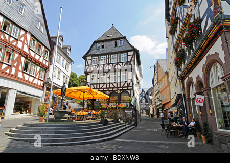 Street Café, restaurants, Eisenmarkt square historique, maisons à colombages, ville historique, Wetzlar, Hesse, Germany, Europe Banque D'Images