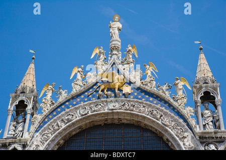 Saint Marc et les anges au-dessus de la Basilique de San Marco, Piazza San Marco, la Place Saint-Marc, Venise, Italie, Europe Banque D'Images