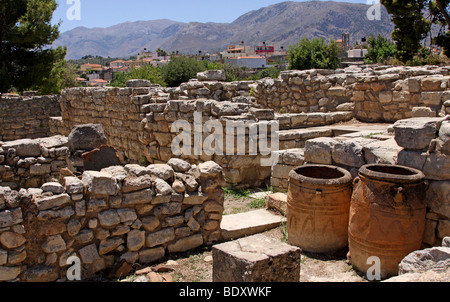 Les cruches d'argile et de bocaux, les fouilles de Minoan, Tylissos, Crète, Grèce, Europe Banque D'Images